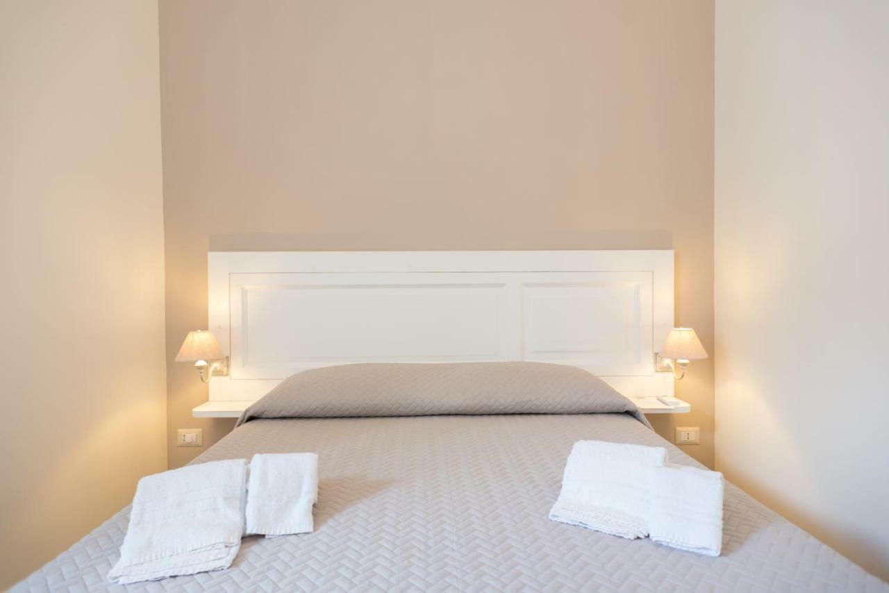 บีแอนด์บี ซุปปอร์ติโก โลเปซ Hotel เนเปิลส์ ภายนอก รูปภาพ